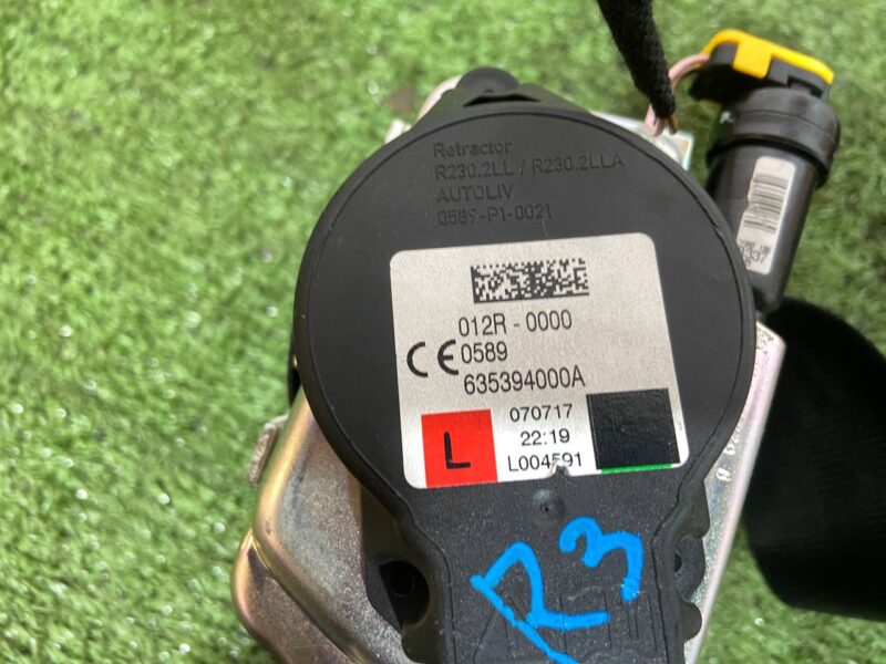 LR092512 Seat Belt Front Left Range Rover Velar L560 (2018-) Used cost 119,56 € in stock 1 pcs.