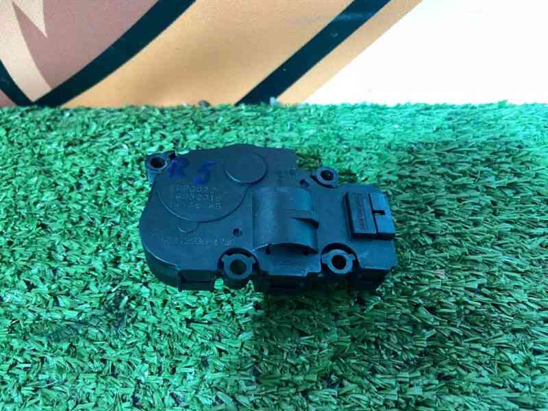 LR093016 Stepper electric heater motor Range Rover Velar L560 (2018-) USED cost 50 € in stock 1 pcs.