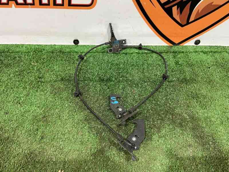 LR093224 Hood release handle under the hood Range Rover Velar L560 (2018-) Used cost 35 € in stock 3 pcs.