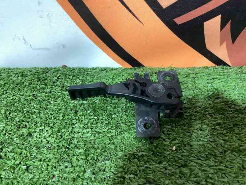 LR093224 Hood release handle under the hood Range Rover Velar L560 (2018-) Used - Image 12