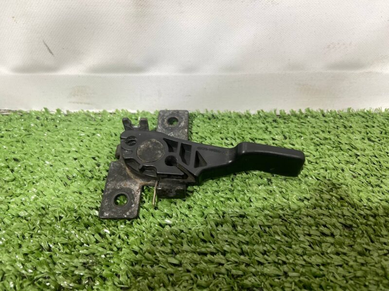 LR093224 Hood release handle under the hood Range Rover Velar L560 (2018-) Used - Image 14