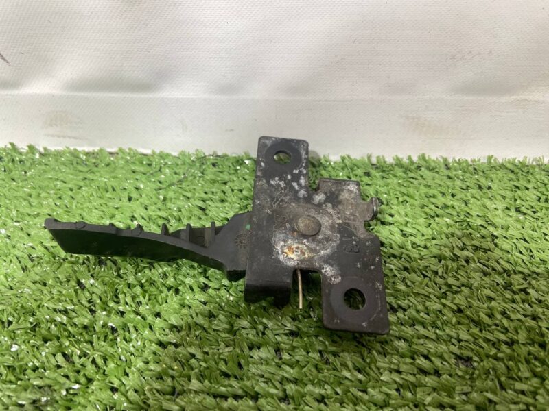 LR093224 Hood release handle under the hood Range Rover Velar L560 (2018-) Used - Image 15