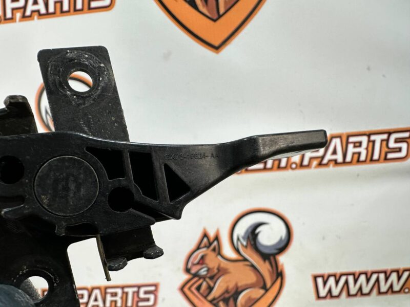LR093224 Hood release handle under the hood Range Rover Velar L560 (2018-) Used cost 35 € in stock 3 pcs.