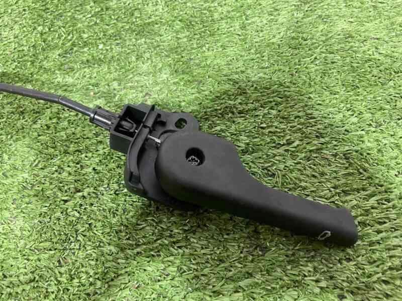LR093230 Range Rover Velar L560 (2018-) Hood Cable Used cost 25 € in stock 2 pcs.