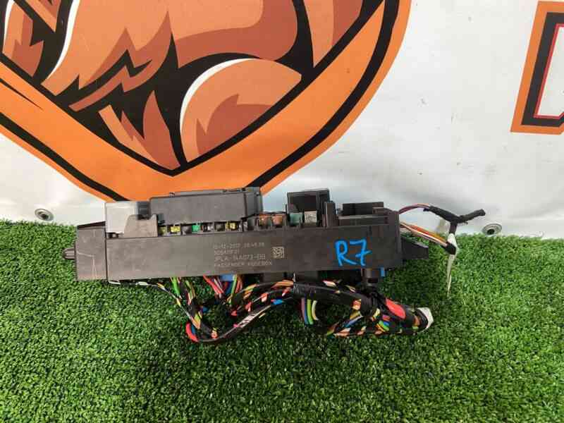 LR098969 Fuse Box Land Rover Discovery 5 L462 (2017-) Used - Image 31