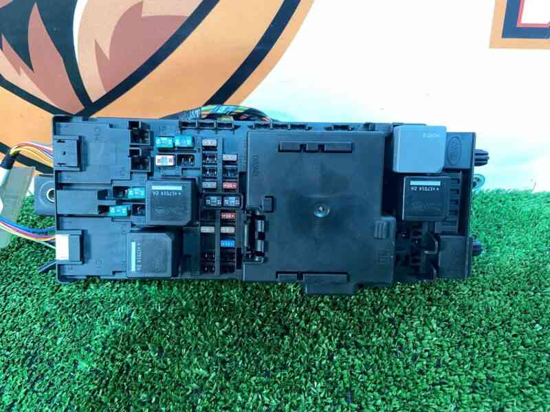 LR098969 Fuse Box Land Rover Discovery 5 L462 (2017-) Used - Image 32