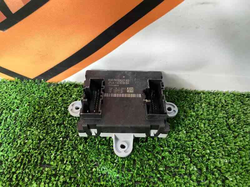 LR113212 Comfort unit door rear passenger side Land Rover Discovery 5 L462 (2017-) Used cost 46 € in stock 1 pcs.