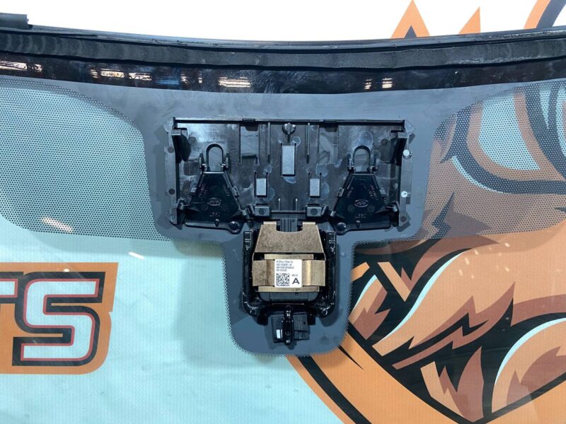 LR114259 Windshield Range Rover Velar L560 (2018-) Used cost 300 € in stock 2 pcs.