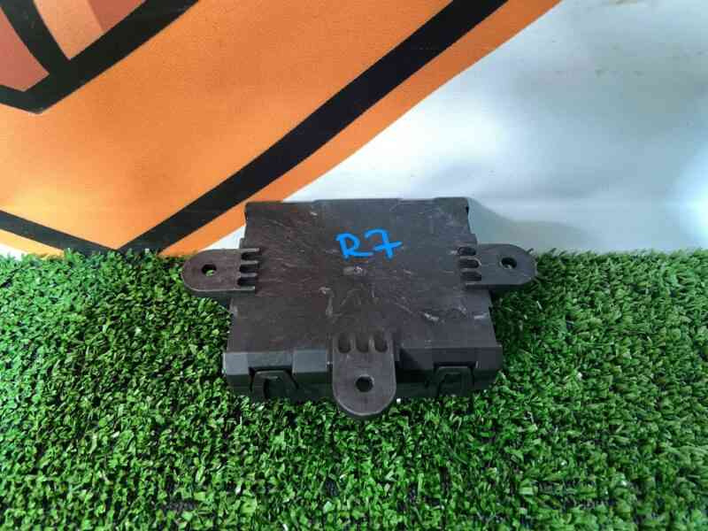 LR117891 Rear door comfort unit driver's side Range Rover Sport L494 (2014-2022) USED cost 50 € in stock 1 pcs.