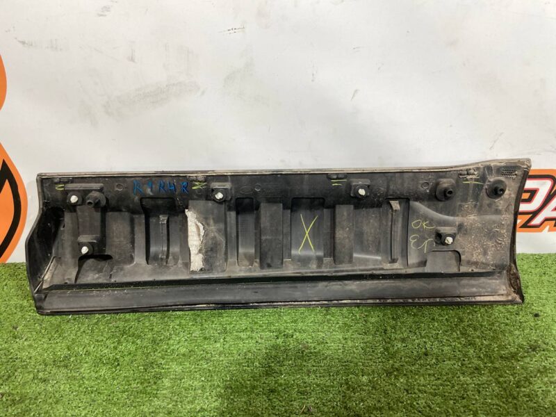 LR125992 Rear right door molding Range Rover Sport L494 (2014-2022) Used - Image 14