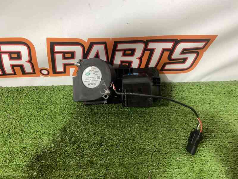 LR131944 Converter cooling fan Range Rover Velar L560 (2018-) used cost 80 € in stock 1 pcs.