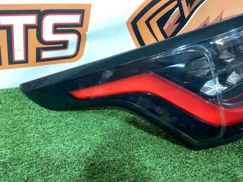 LR136857 Rearlight left in fender Range Rover Sport L494 2018- used - Image 13