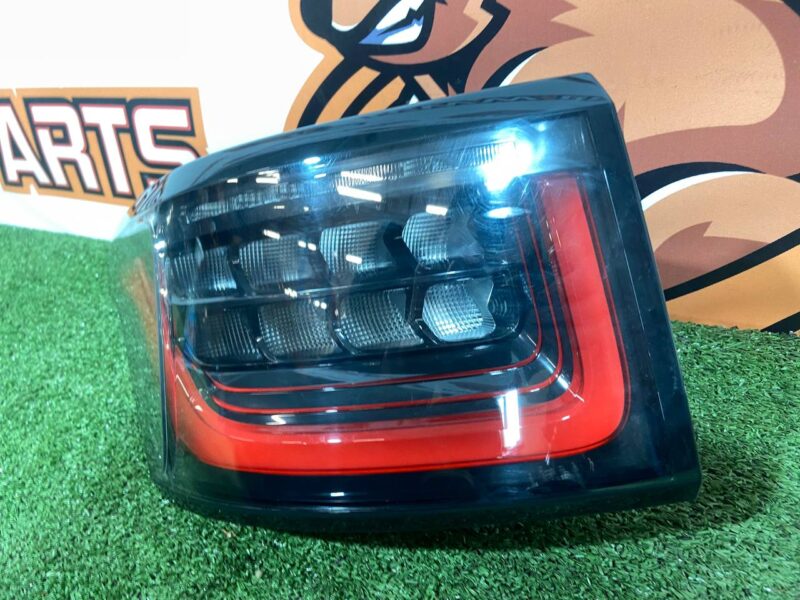 LR136857 Rearlight left in fender Range Rover Sport L494 2018- used - Image 14