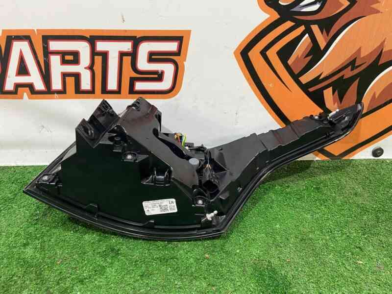 LR136857 Rearlight left in fender Range Rover Sport L494 2018- used cost 450 € in stock 1 pcs.