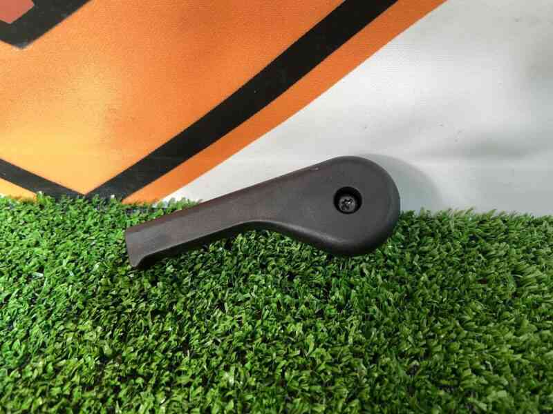 LR137552 Hood opening handle Range Rover Sport L494 (2014-2022) Used cost 4 € in stock 7 pcs.