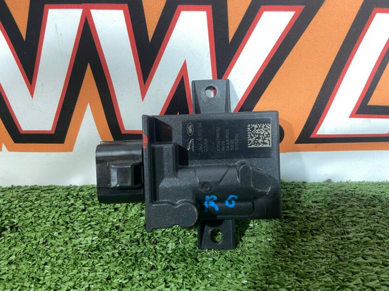 LR159937  Fuel pump control unit 2.0D 3.0D Range Rover Sport L494 (2014-2022) USED cost 90 € in stock 5 pcs.