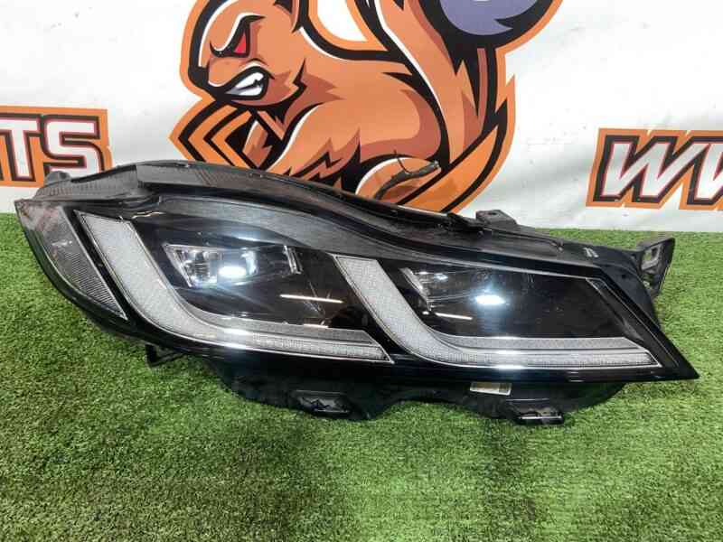 T2H43698 Headlight right Jaguar F-Pace X761 (2017-) used cost 1 000 € in stock 1 pcs.