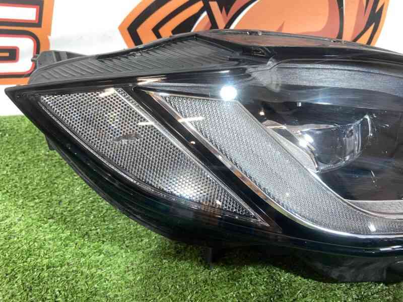 T2H43698 Headlight right Jaguar F-Pace X761 (2017-) used cost 1 000 € in stock 1 pcs.