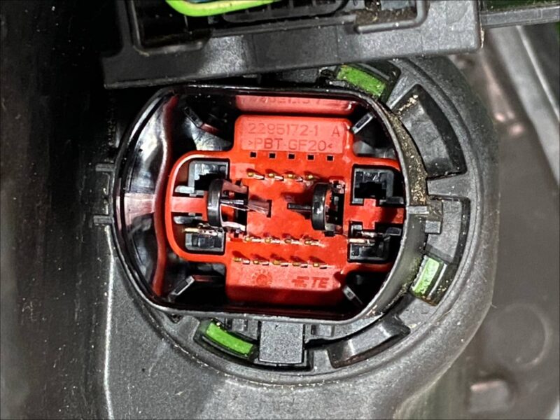 T2H43707 Headlight left Jaguar F-Pace X761 (2017-) used cost 1 000 € in stock 1 pcs.