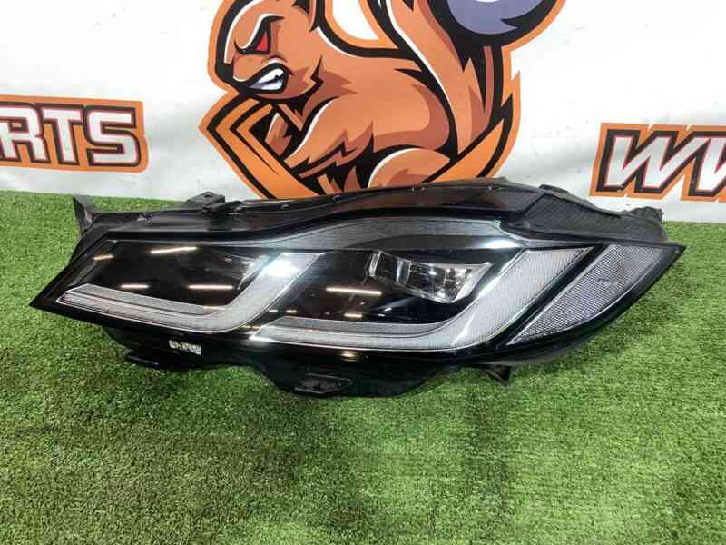 T2H43707 Headlight left Jaguar F-Pace X761 (2017-) used cost 1 000 € in stock 1 pcs.