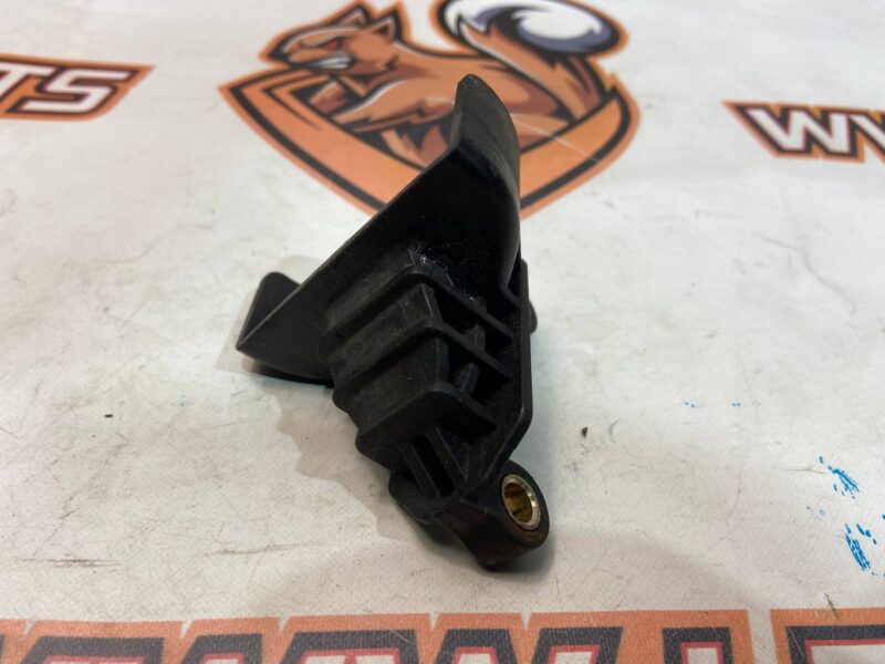 T2H44767 Main radiator mounting bracket Jaguar F-Pace Used - Image 17
