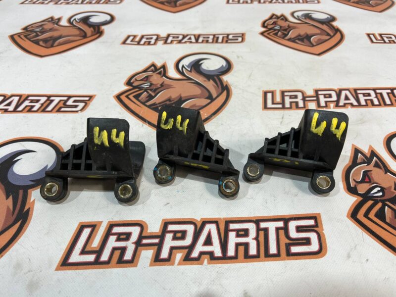 T2H44767 Main radiator mounting bracket Jaguar F-Pace Used cost 18 € in stock 5 pcs.