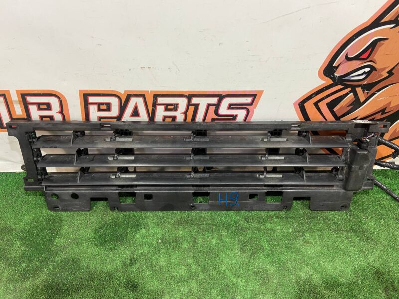 T2H45586 Blinds lower 2021- Jaguar F-Pace X761 (2017-) Used cost 270 € in stock 1 pcs.