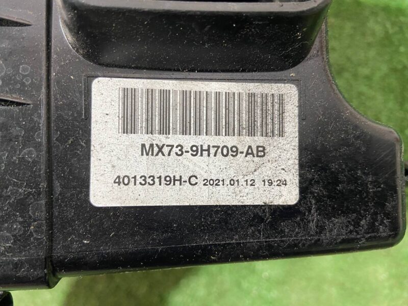 T2H46583 Air filter housing left Jaguar F-Pace X761 (2017-) used cost 200 € in stock 2 pcs.