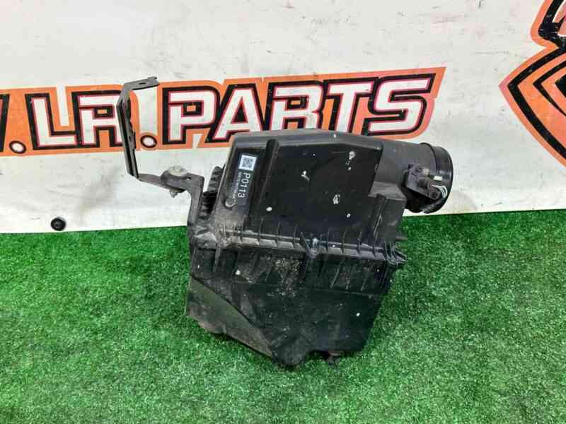 T2H46583 Air filter housing left Jaguar F-Pace X761 (2017-) used cost 200 € in stock 2 pcs.