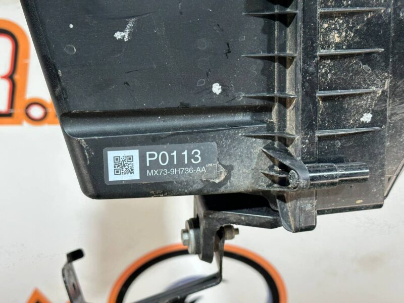 T2H46583 Air filter housing left Jaguar F-Pace X761 (2017-) used cost 200 € in stock 2 pcs.