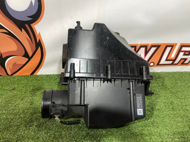 T2H46583 Air filter housing left Jaguar F-Pace X761 (2017-) used cost 200 € in stock 2 pcs.