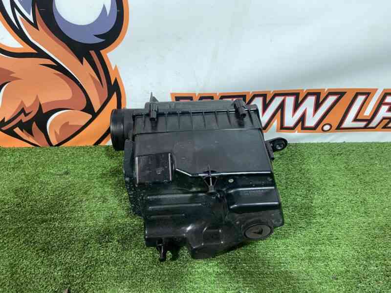 T2H46583 Air filter housing left Jaguar F-Pace X761 (2017-) used cost 200 € in stock 2 pcs.