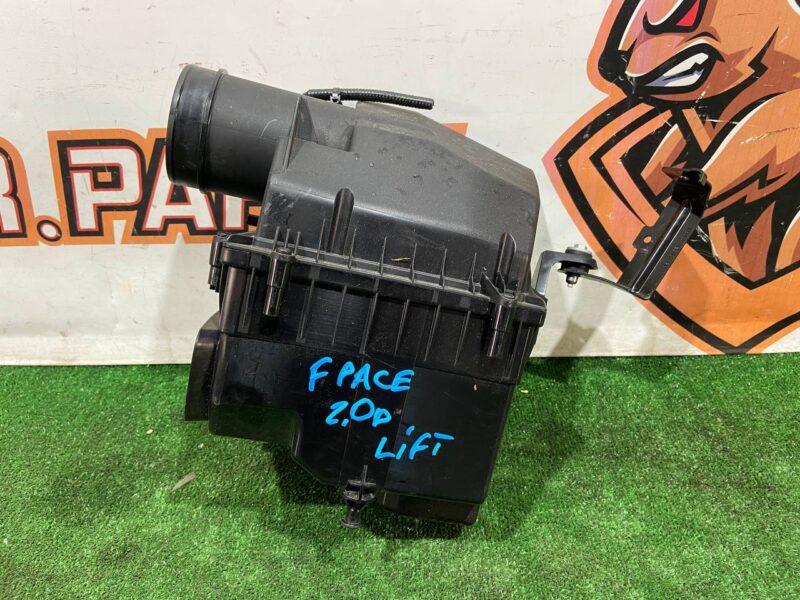 T2H46583 Air filter housing left Jaguar F-Pace X761 (2017-) used cost 200 € in stock 2 pcs.