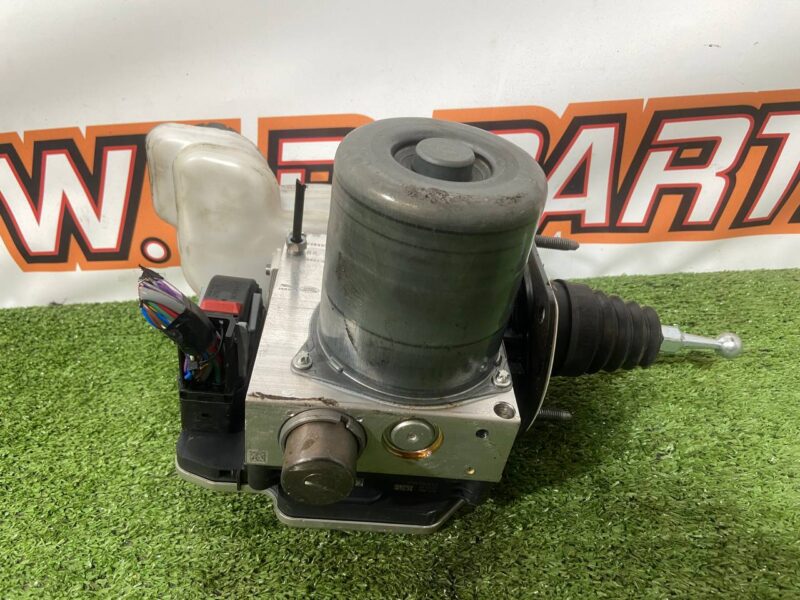 T2H48781 ABS block with reservoir Jaguar F-Pace X761 (2017-) used cost 1 000 € in stock 1 pcs.