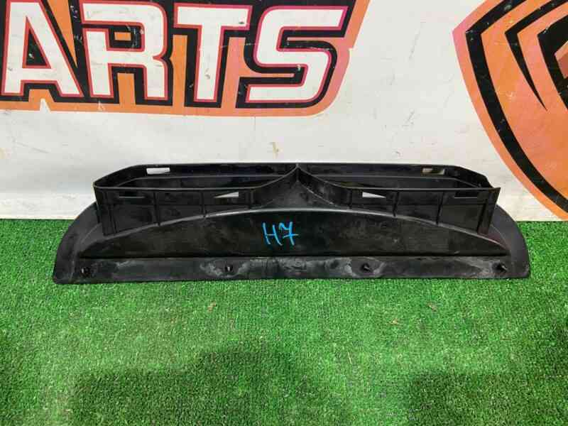 T2H6635 Used JAGUAR F-PACE front panel air intake cost 40 € in stock 1 pcs.