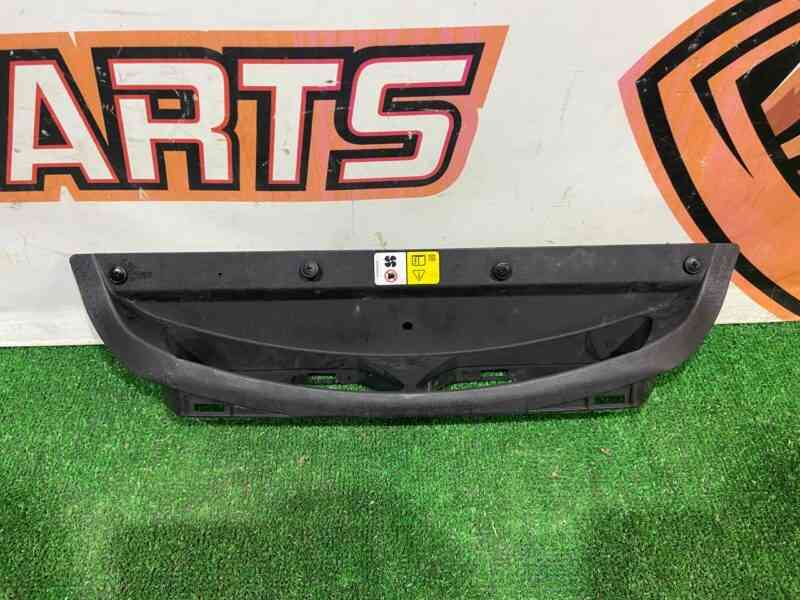 T2H6635 Used JAGUAR F-PACE front panel air intake cost 40 € in stock 1 pcs.