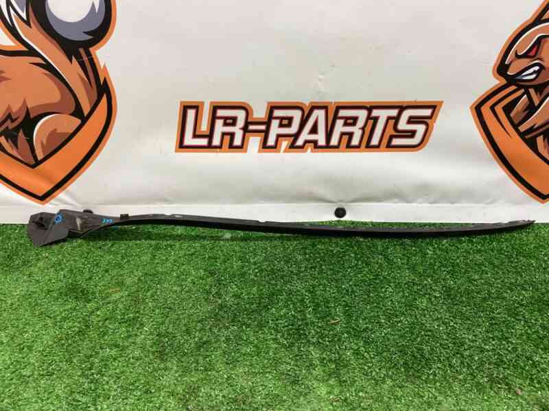 T4A1104 Windshield pillar trim right Jaguar F-Pace X761 (2017-) used cost 15 € in stock 3 pcs.