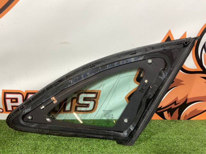 T4A13381 Left rear body glass Jaguar F-Pace X761 (2017-) USED cost 180 € in stock 3 pcs.
