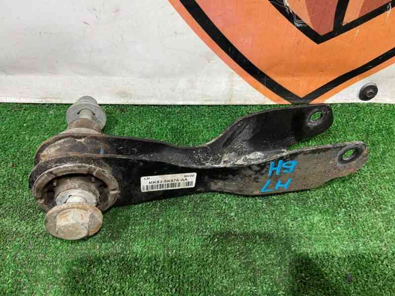 T4A37040 Lever rear lower left Jaguar F-Pace X761 (2017-) used cost 60 € in stock 3 pcs.