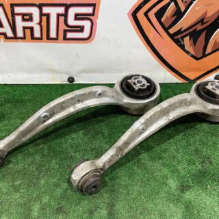 T4A39556 Front left/right lower lever rest 2021- Jaguar F-Pace X761 (2017-) Second Hand cost 200 € in stock 1 pcs.