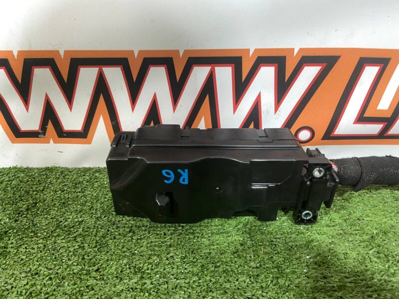 T4A40070 Engine compartment fuse box Jaguar F-Pace X761 (2017-) USED cost 200 € in stock 3 pcs.