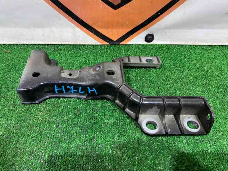 T4A41267 Front bumper amplifier bracket left Jaguar F-Pace X761 (2017-) Used cost 55 € in stock 3 pcs.