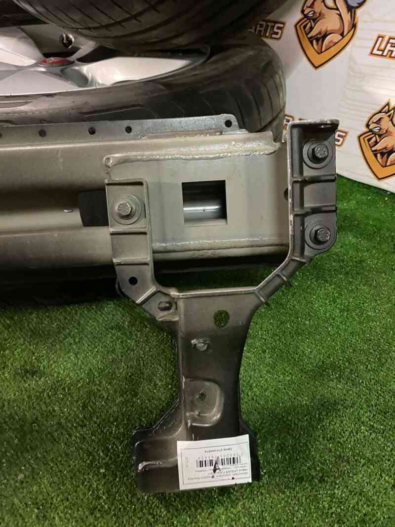 T4A41267 Front bumper amplifier bracket left Jaguar F-Pace X761 (2017-) Used cost 55 € in stock 3 pcs.