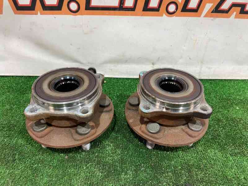 T4A35043 Front hub REST Jaguar F-Pace X761 (2017-) Used cost 230 € in stock 4 pcs.