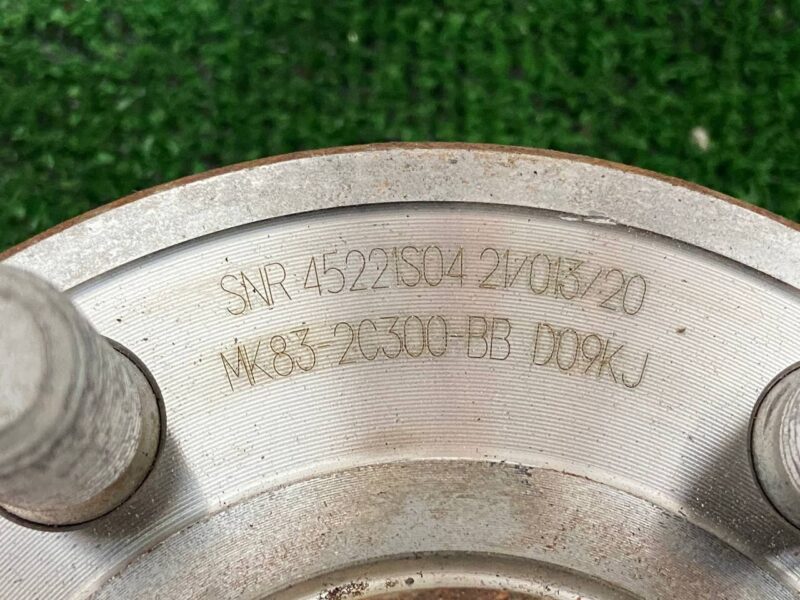 T4A35043 Front hub REST Jaguar F-Pace X761 (2017-) Used cost 230 € in stock 4 pcs.