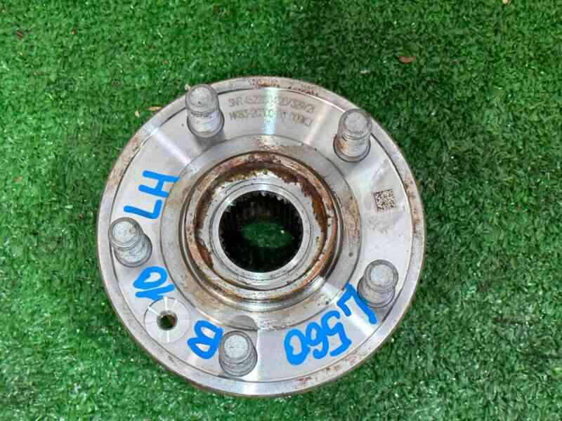 T4A35043 Front hub REST Jaguar F-Pace X761 (2017-) Used cost 230 € in stock 4 pcs.