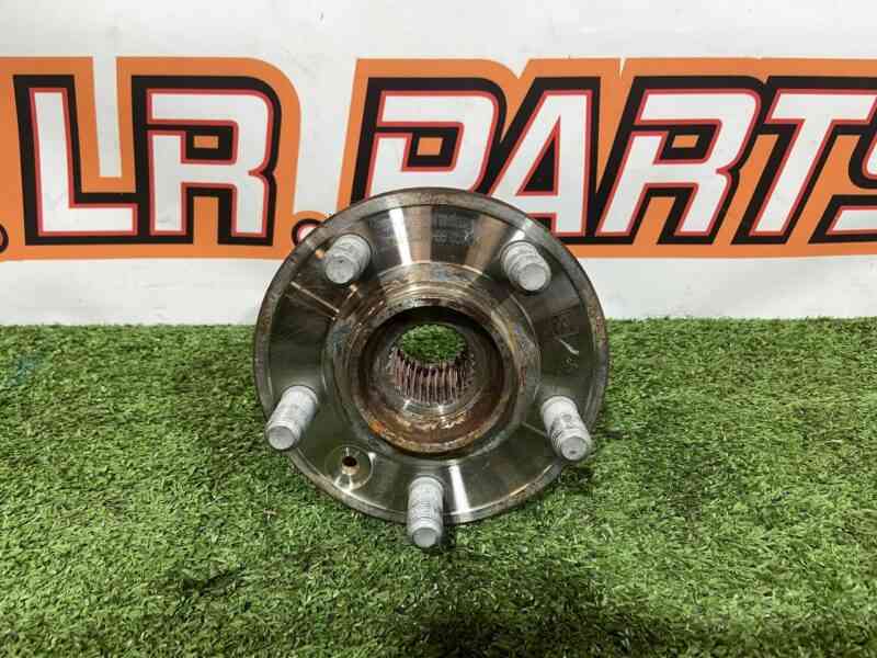 T4A35043 Front hub REST Jaguar F-Pace X761 (2017-) Used cost 230 € in stock 4 pcs.
