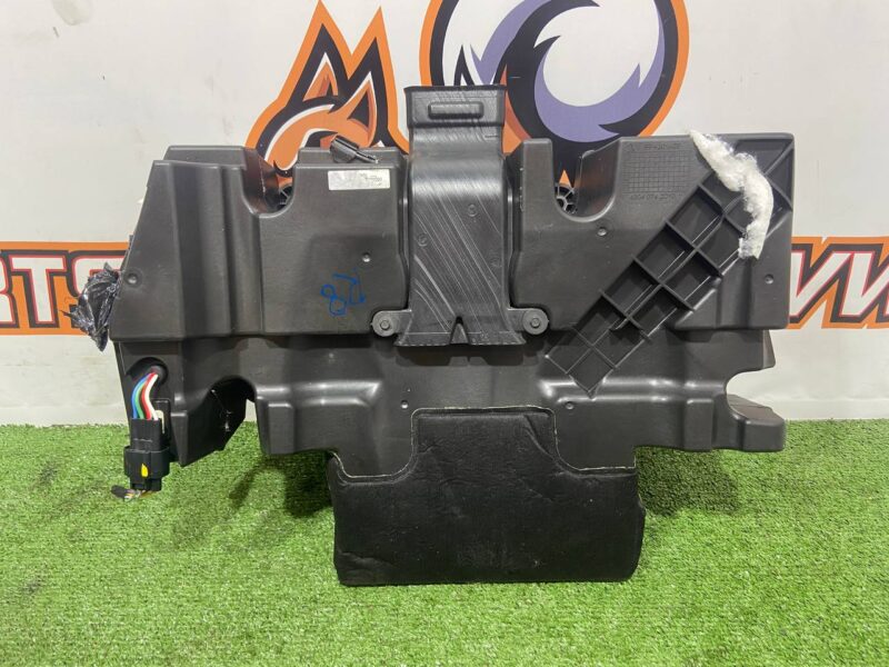 LR033287 Premium audio system subwoofer Meridian Range Rover L405 (2013-2021) Used cost 170 € in stock 3 pcs.