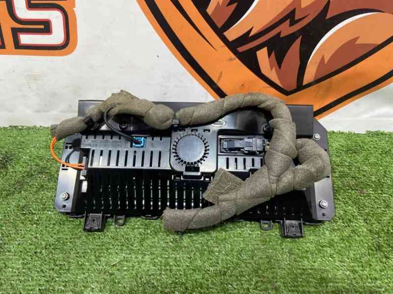 LR033681 Instrument panel TFT Range Rover L405 (2013-2021) Used cost 650 € in stock 2 pcs.