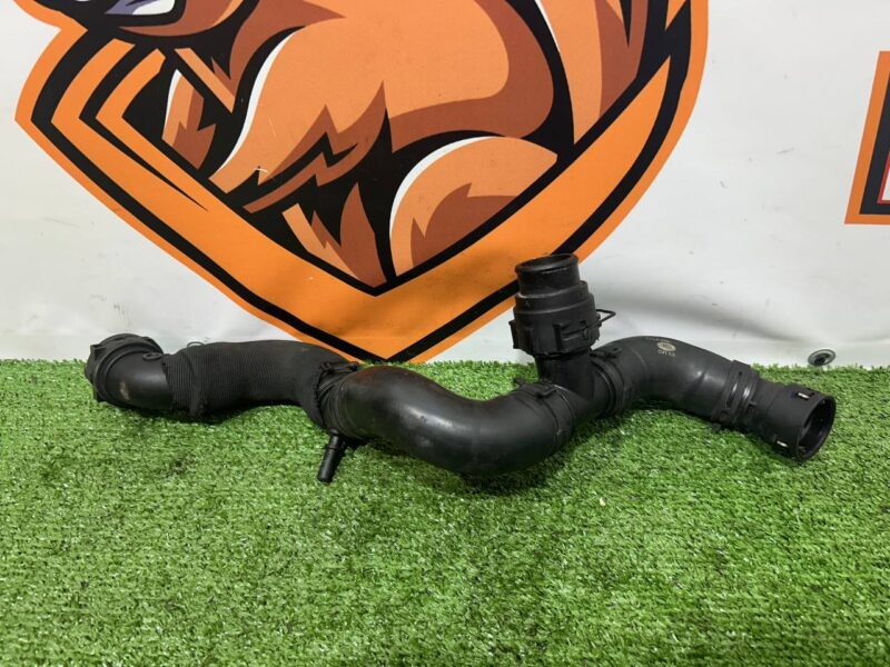 LR034641 Cooling pipe 3.0TD Range Rover Sport L494 (2014-2022) Used cost 35 € in stock 2 pcs.